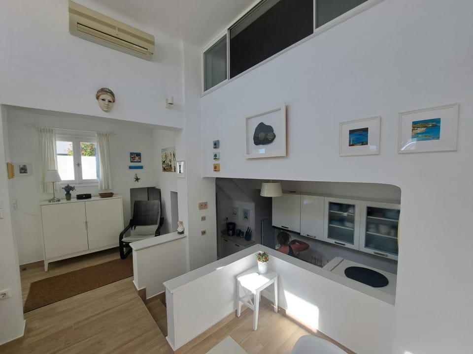 Kitchen or kitchenette, oven, stove, washing machine
