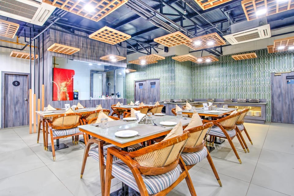 Restaurant/places to eat, Living room, Banquet/Function facilities, Seating area