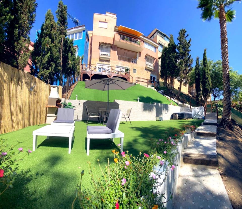 Property building, Garden, Balcony/Terrace