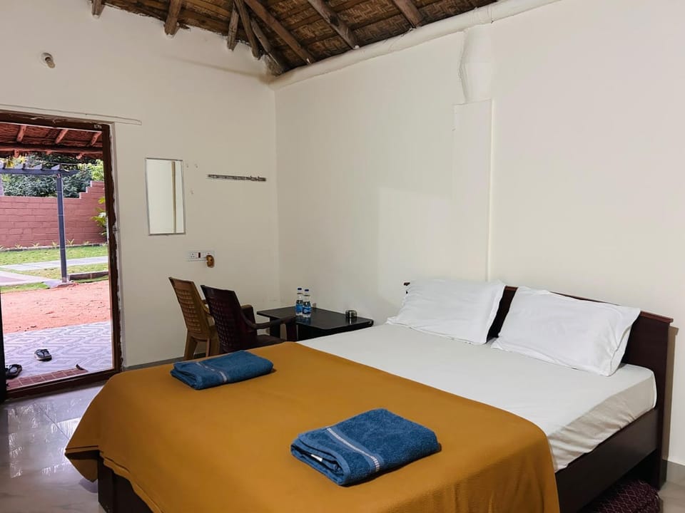 Bed, Photo of the whole room, Bedroom, towels