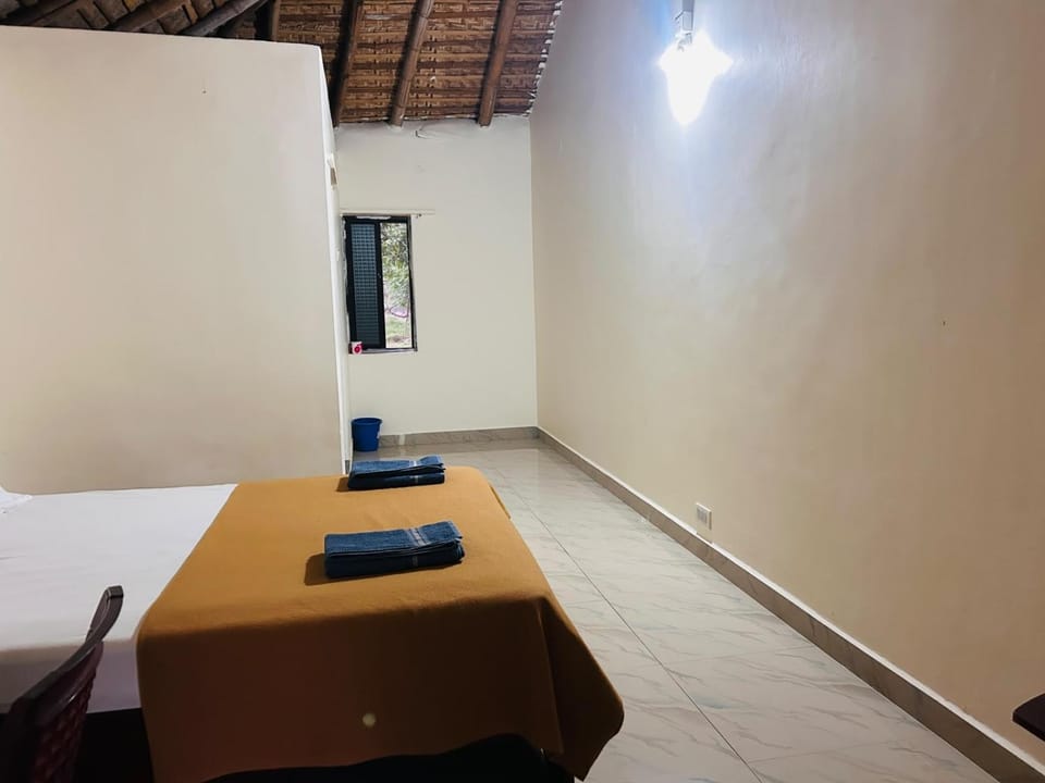 Bed, Photo of the whole room, towels