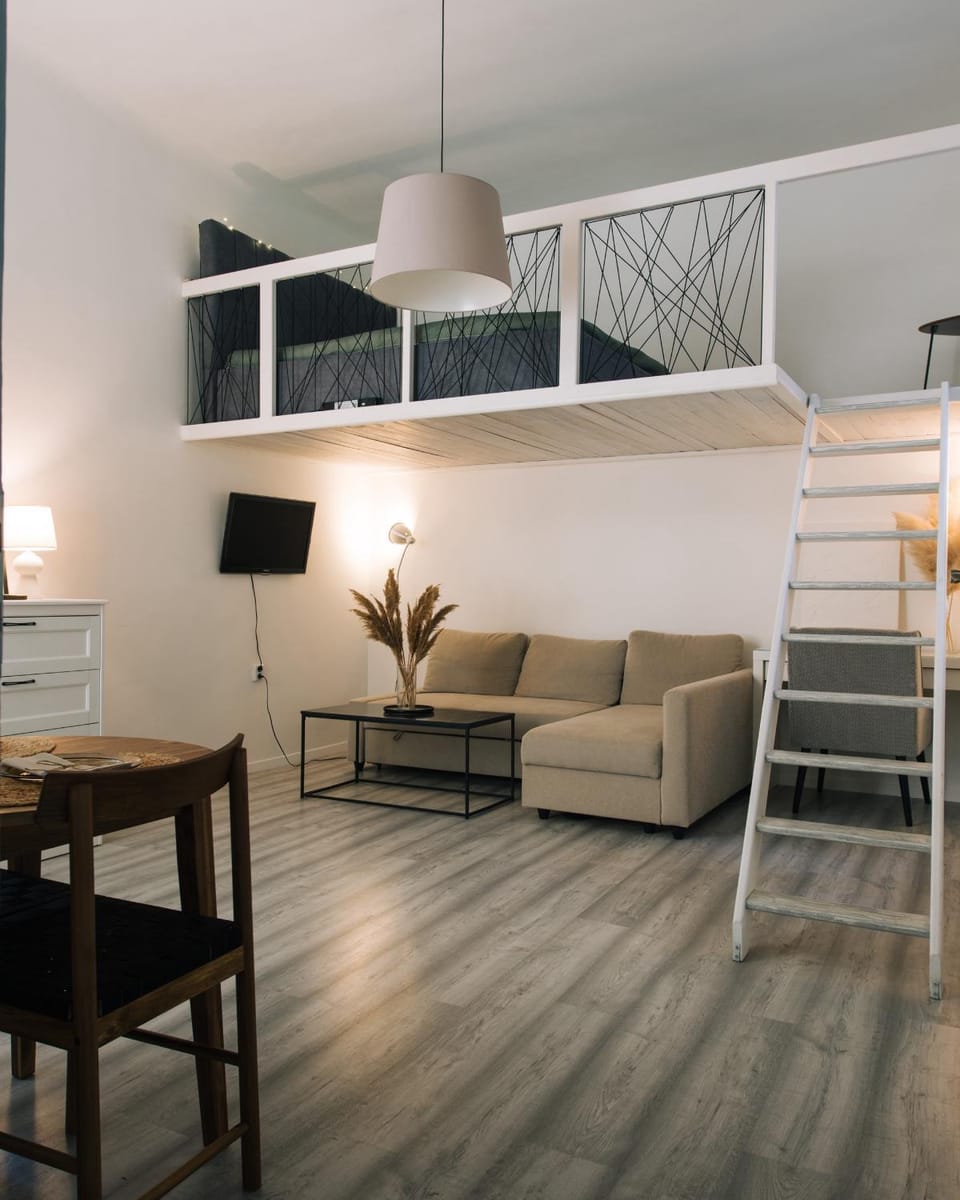 Bed, TV and multimedia, Living room, Seating area, Bedroom