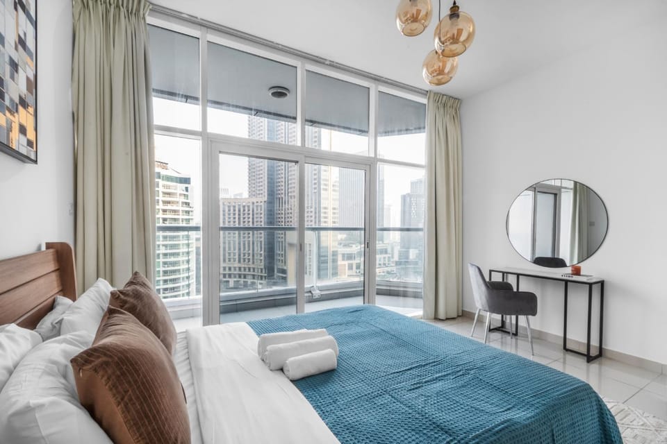 Bed, TV and multimedia, Living room, Photo of the whole room, Seating area, Bedroom