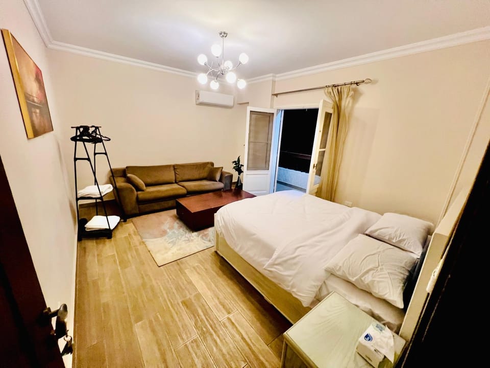 Bed, Photo of the whole room, Seating area, Bedroom