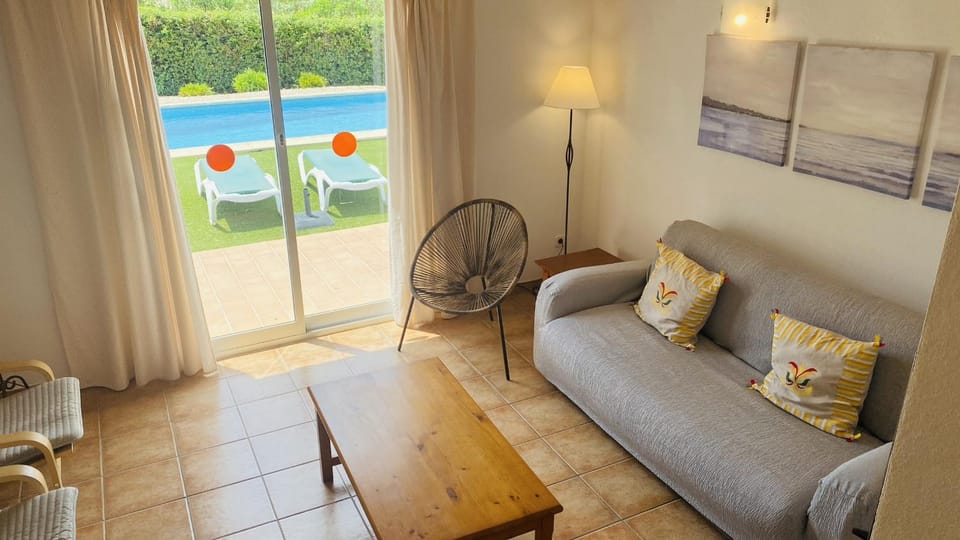 Communal lounge/ TV room, Living room