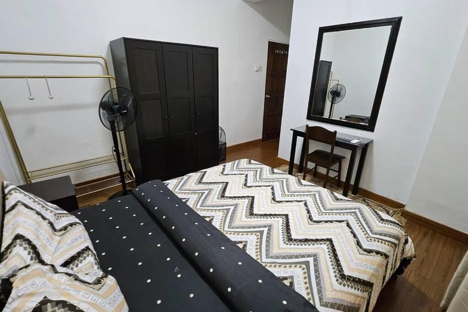 Near USM 6 pax, 2 Bedroom w Aircond, 2 toilet, 5G WIFI Apartment in Penang