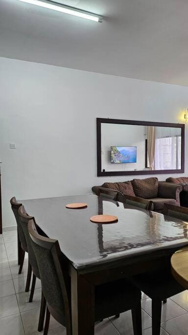Near USM 6 pax, 2 Bedroom w Aircond, 2 toilet, 5G WIFI Apartment in Penang
