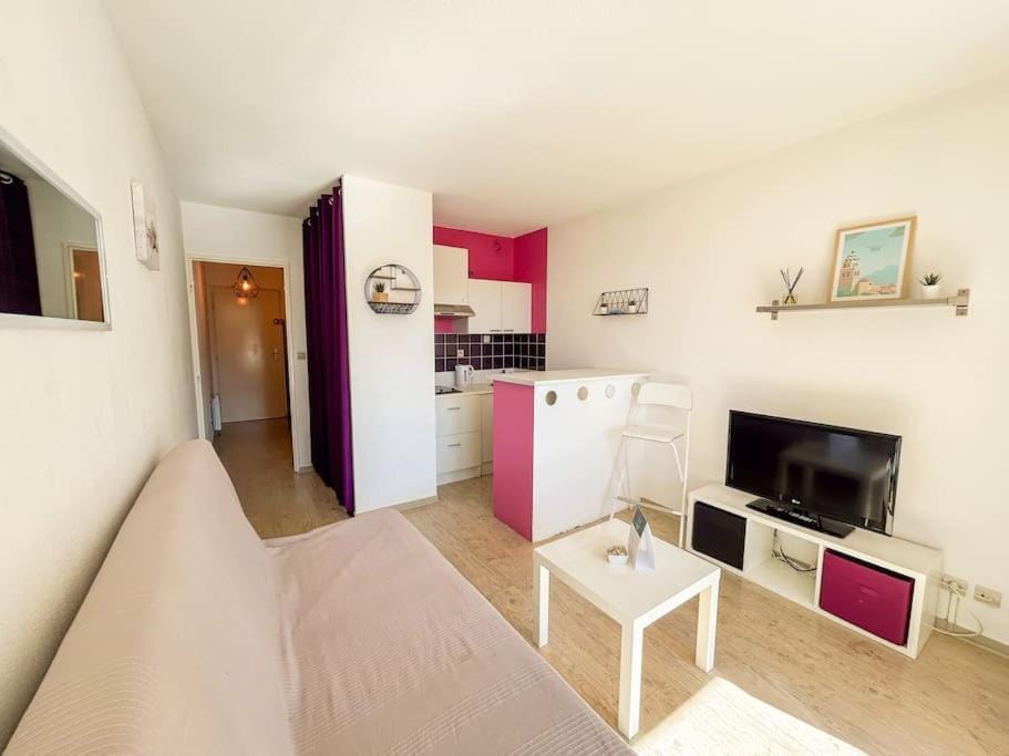 Coquet studio dans résidence avec piscine Sanary Apartment in Sanary-sur-Mer