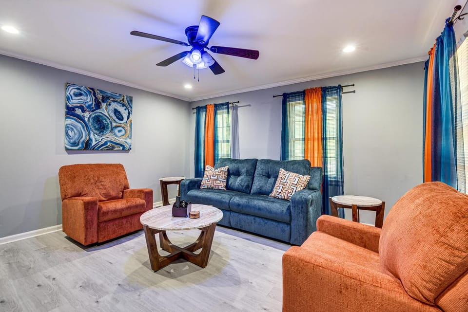 Spacious Home w/ Hot Tub, 14 Mi to Downtown ATL! House in East Point