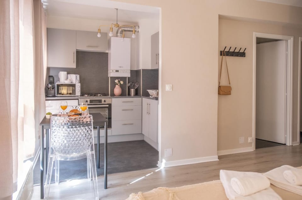 Dining area, kitchen