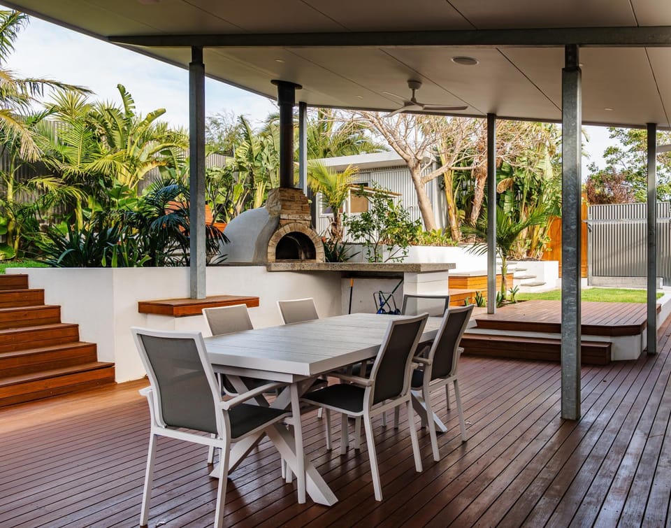 Garden, Seating area, Dining area, Garden view