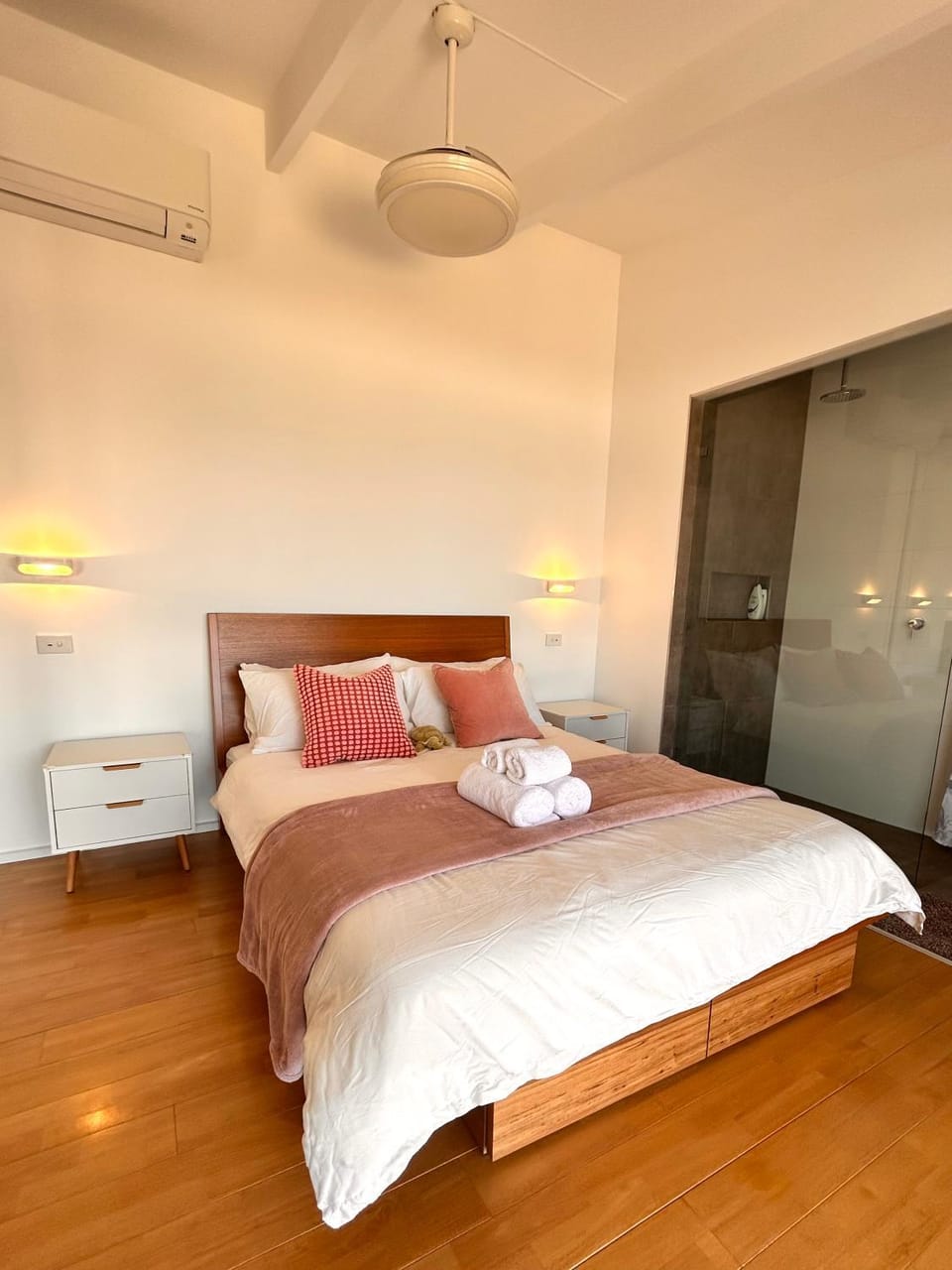 Photo of the whole room, Bedroom, towels, wardrobe, air conditioner