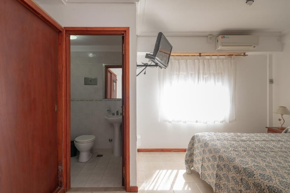 Bed, Bathroom, Photo of the whole room, air conditioner