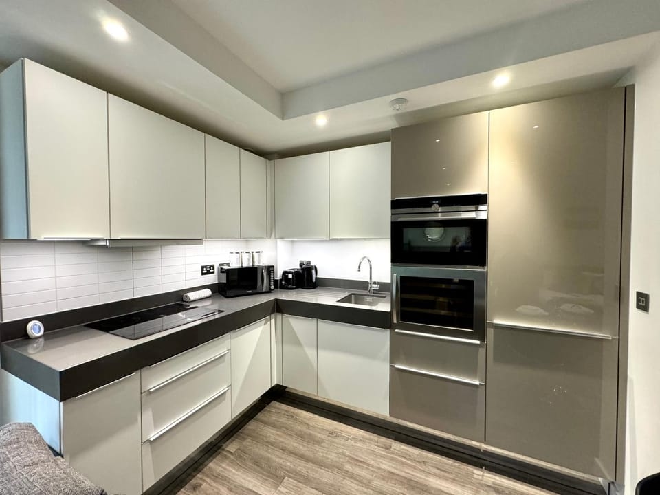 London Modern Apartment close to Tower Bridge, Sky Garden, Train and much more Apartment in London