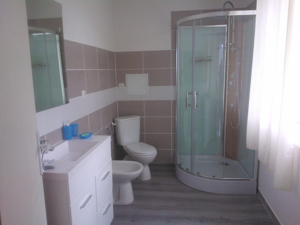 Day, Bathroom