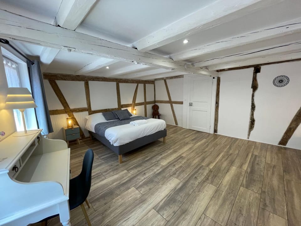 Seating area, Bedroom