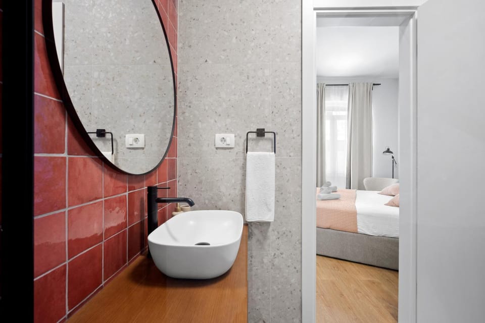 Shower, Bed, Bathroom, Photo of the whole room, Bedroom