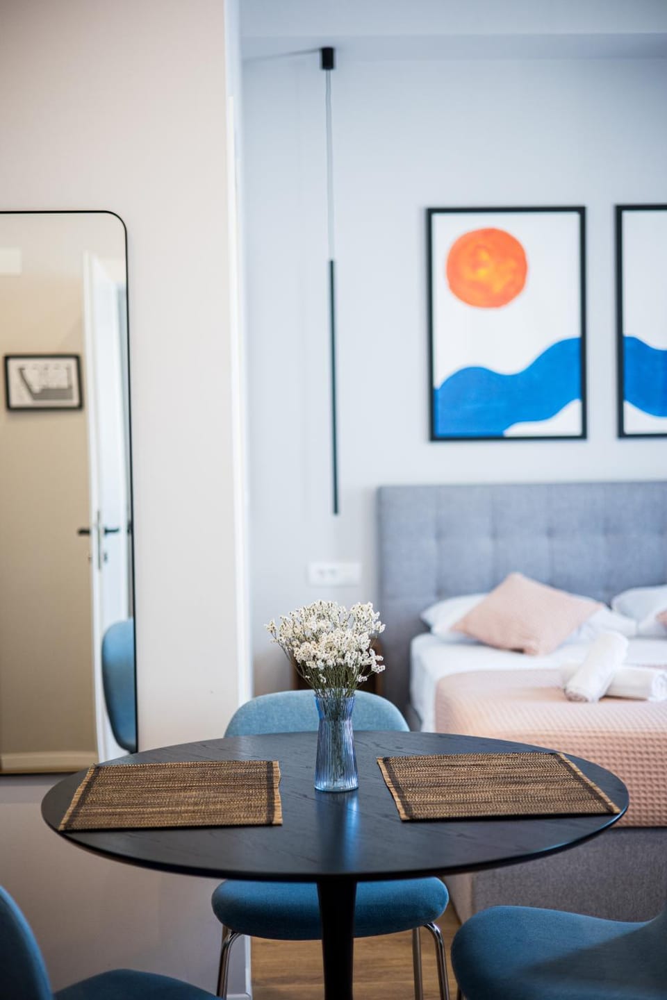 Bed, Photo of the whole room, Dining area, Bedroom