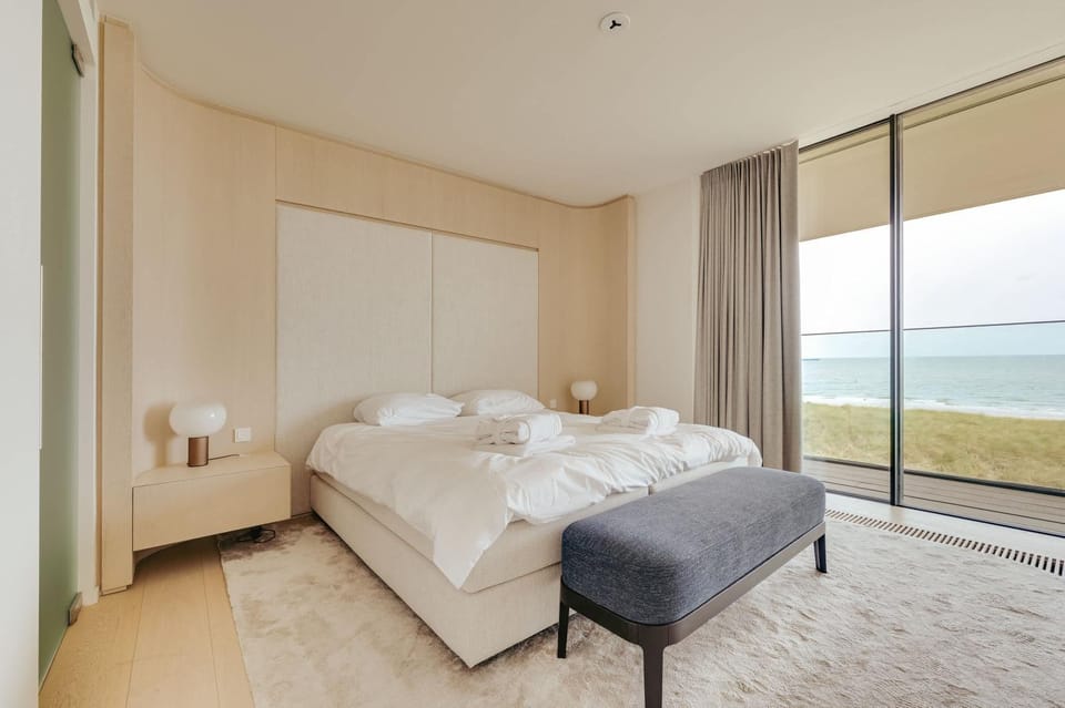 Photo of the whole room, Bedroom, Sea view