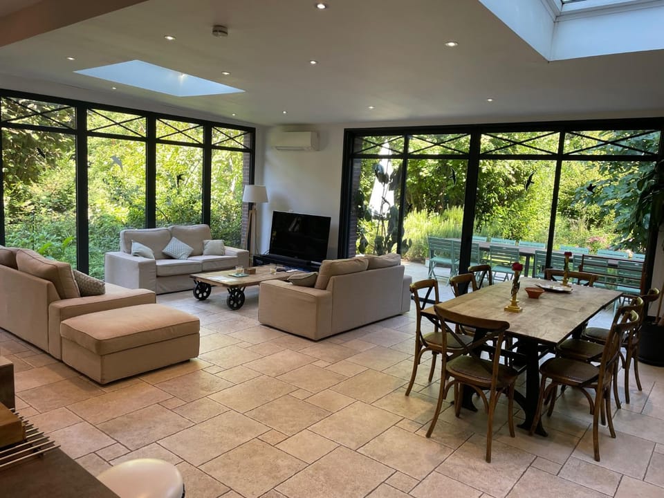 200 M2 Dreamhouse for 10 with private pool and garden in beautiful park Villa in Lagny-sur-Marne