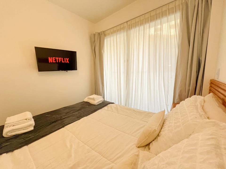 Bed, TV and multimedia, Bedroom
