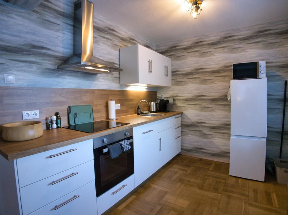 Coffee/tea facilities, Kitchen or kitchenette, Food, dishwasher, oven, stove, toaster, kitchen