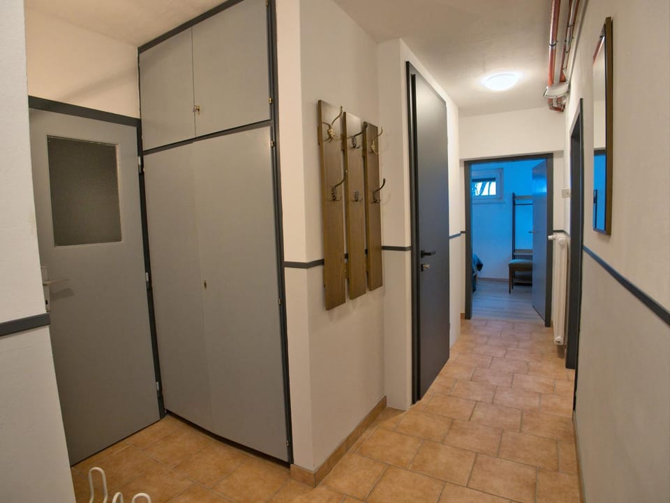 Facade/entrance, wardrobe