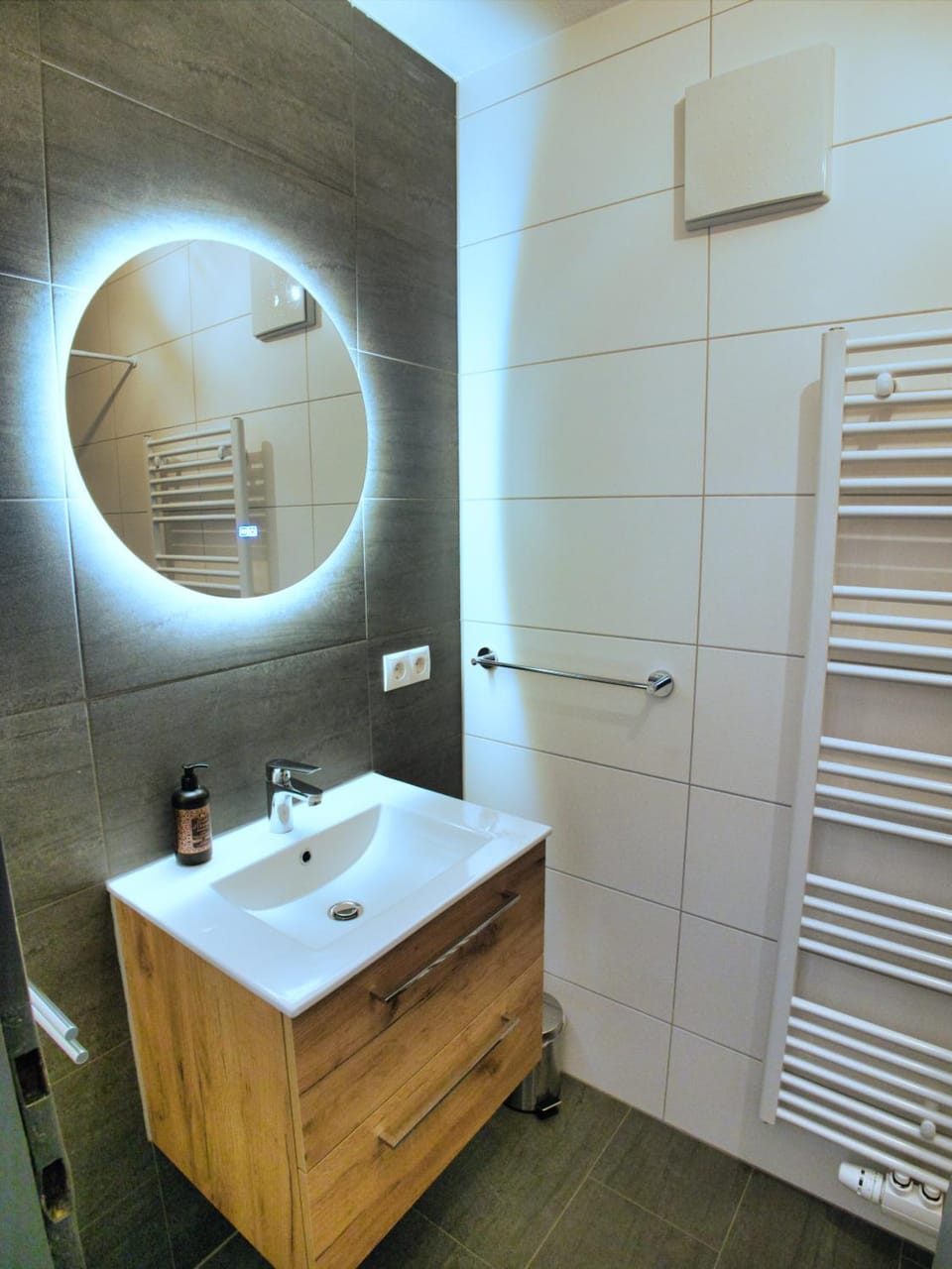 Shower, Bathroom, towels