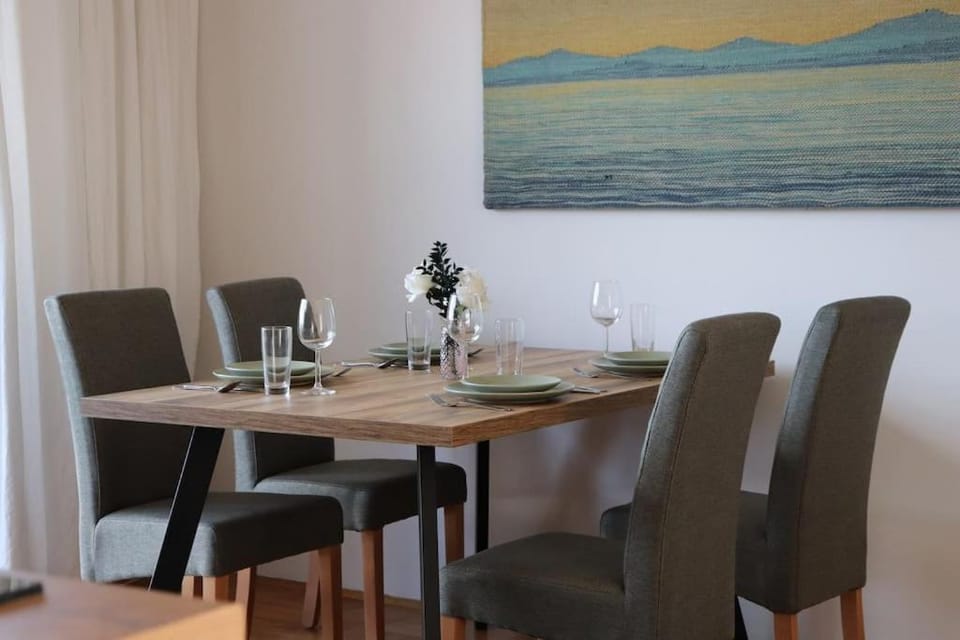 Seating area, Dining area