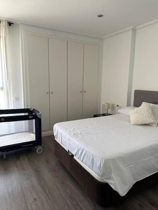 Bed, Photo of the whole room, Bedroom, cot