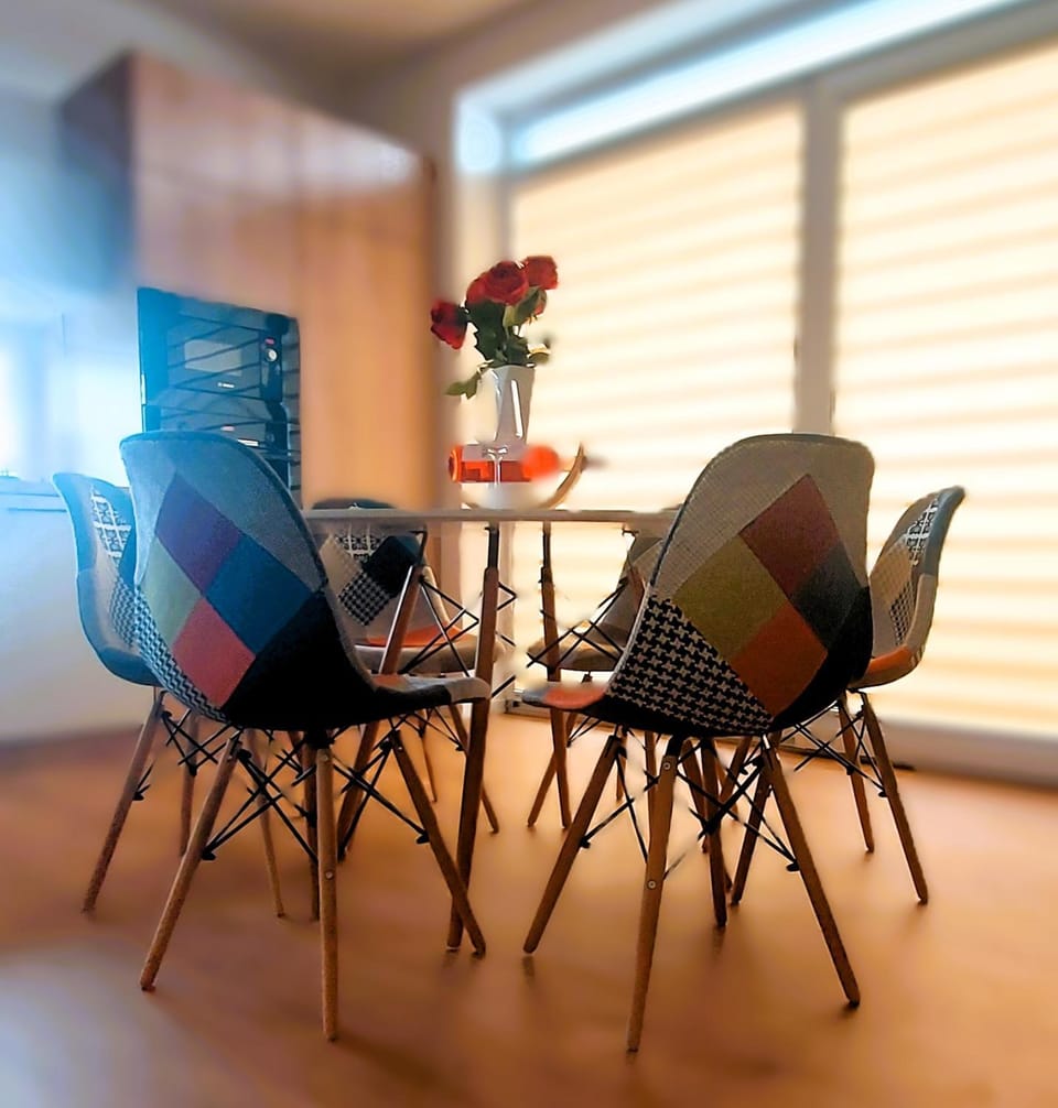 Seating area, Dining area