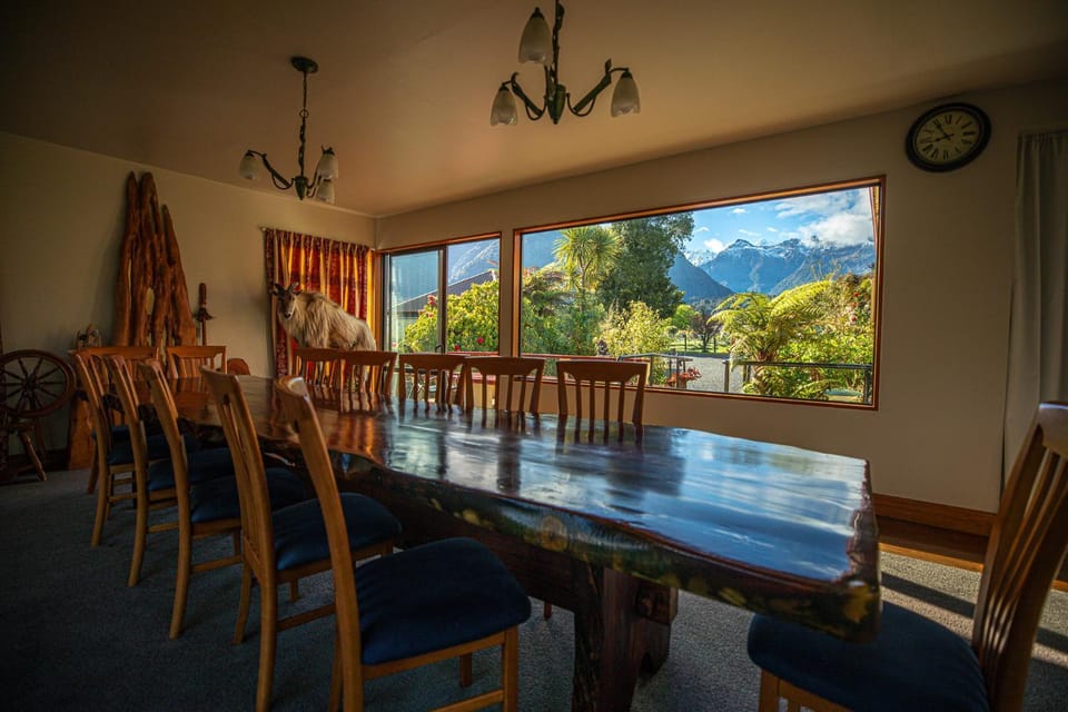 Dining area, Mountain view