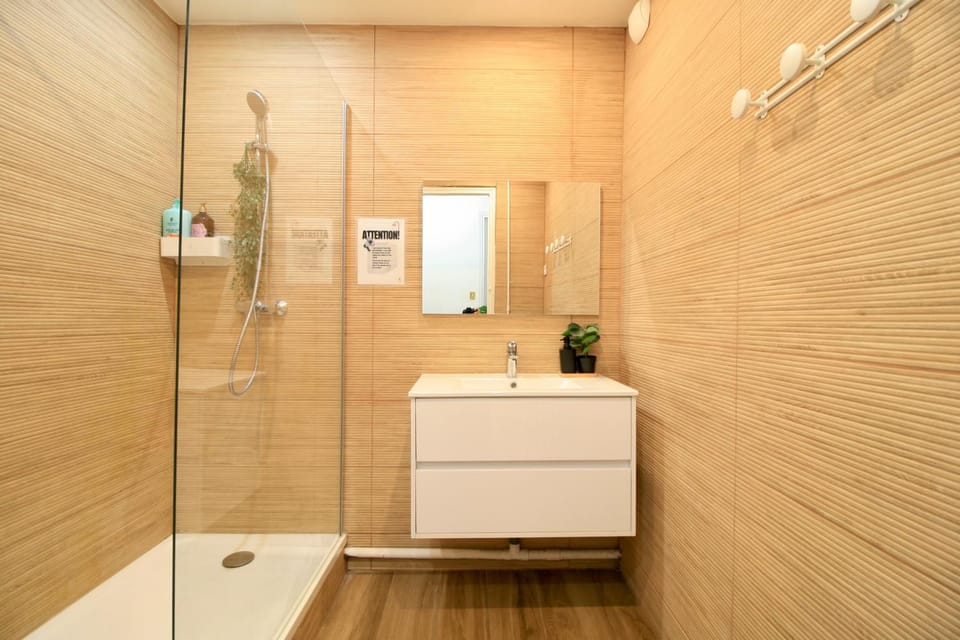 Grand appartement idéalement placé près du stade Vélodrome Apartment in Marseille