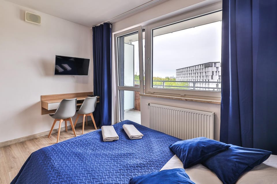Bed, TV and multimedia, Photo of the whole room