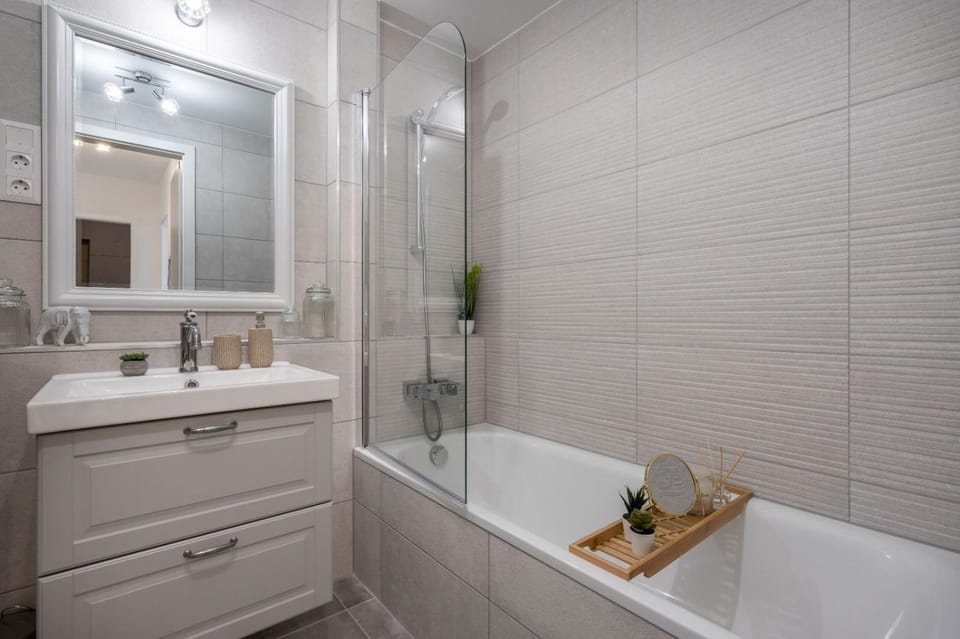 Bathroom, Bath