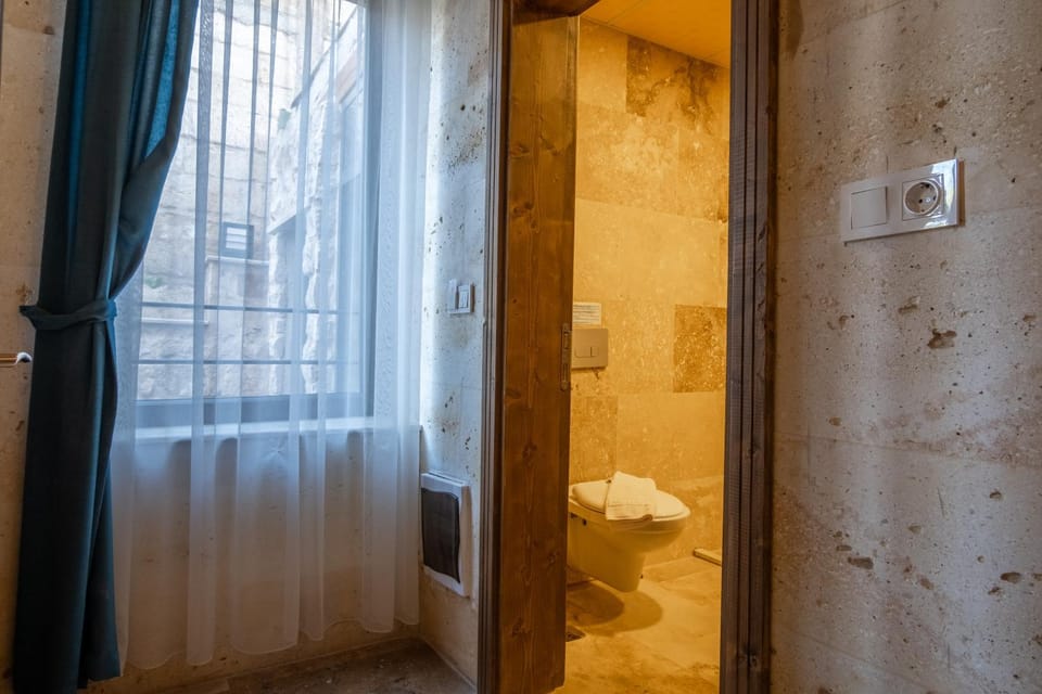 Shower, Toilet, towels