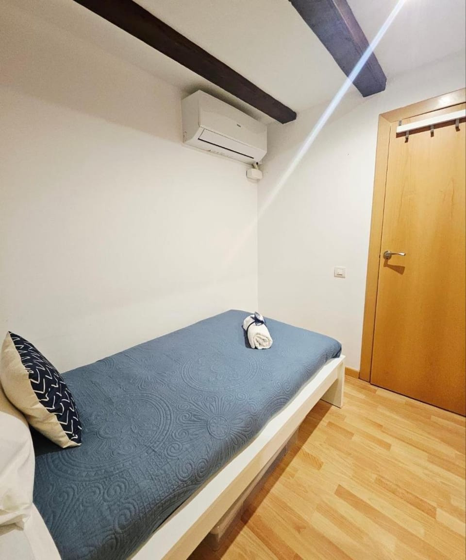 Bedroom, air conditioner