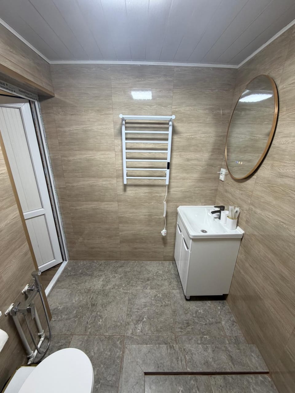 Shower, Toilet, Bathroom, towels
