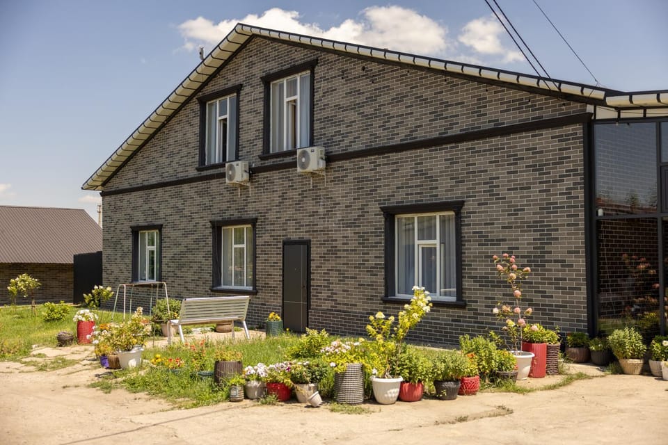 Property building, Spring, Day, Garden, Garden view