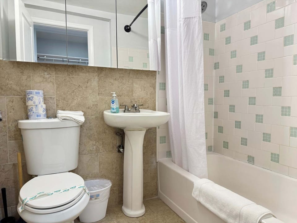 Shower, Toilet, Bathroom, Bath