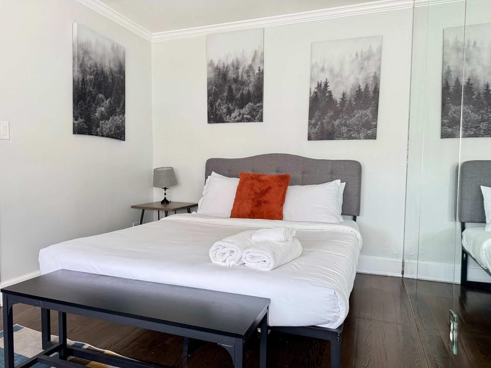 Bed, Photo of the whole room, Bedroom