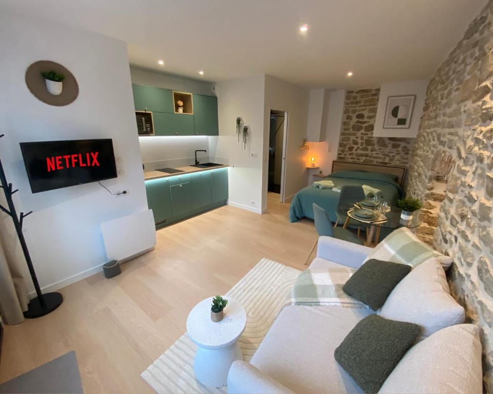 TV and multimedia, Photo of the whole room
