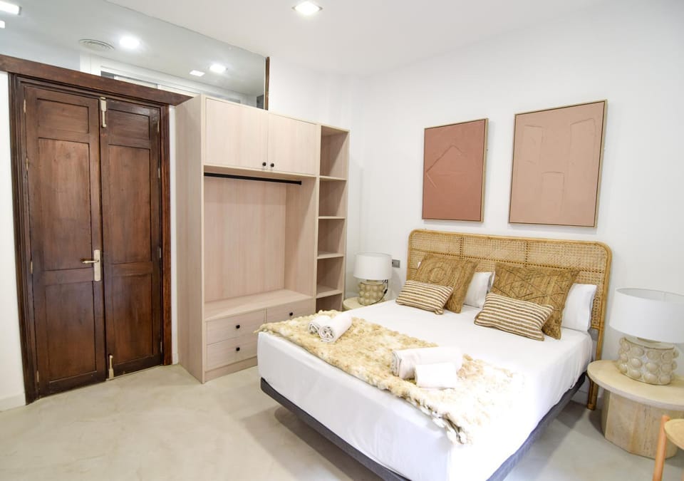 Bedroom, wardrobe
