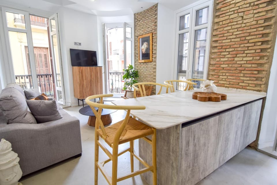 TV and multimedia, Living room, Seating area, Dining area