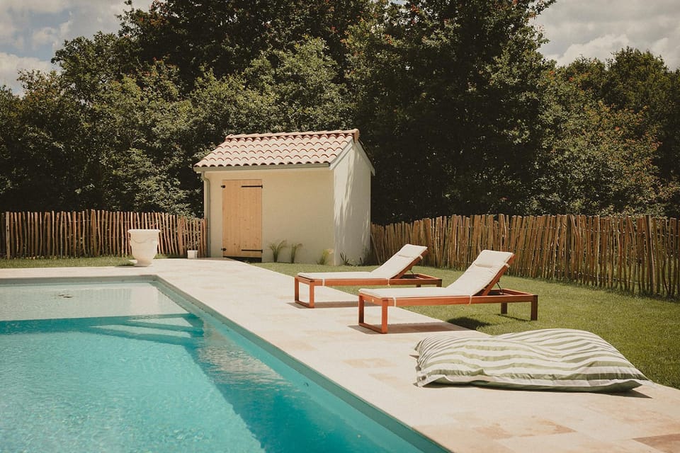 Swimming pool, sunbed