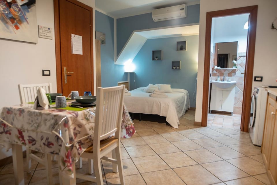 Bedroom, Breakfast, kitchen