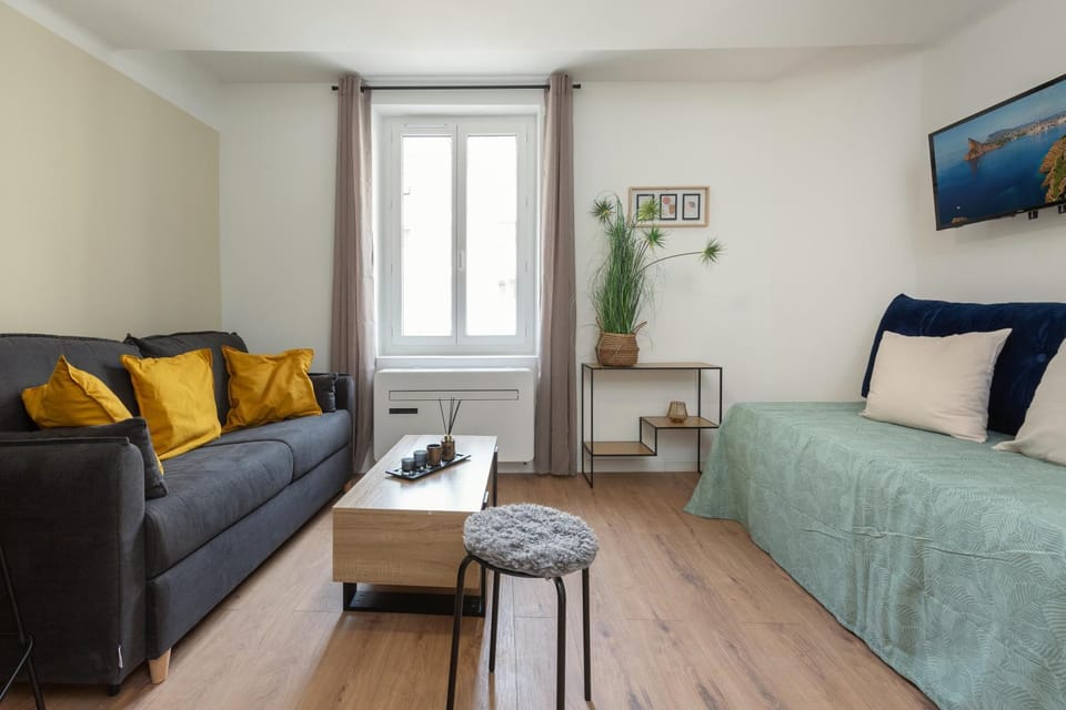 Escapade au port, Studio rénové, climatisé Apartment in La Seyne-sur-Mer