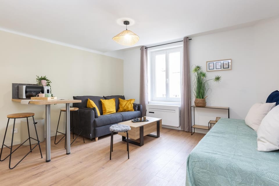 Escapade au port, Studio rénové, climatisé Apartment in La Seyne-sur-Mer