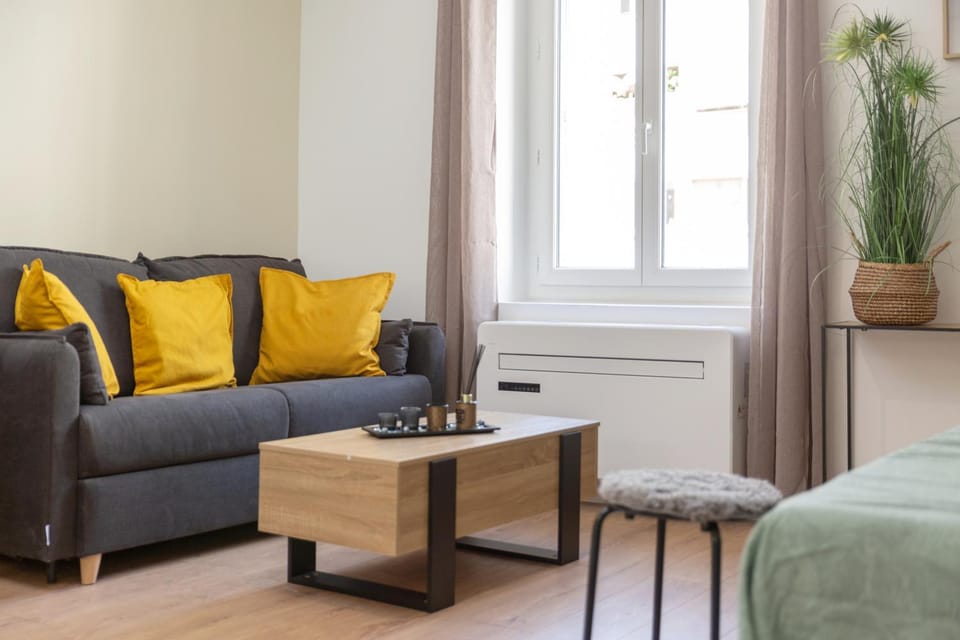 Escapade au port, Studio rénové, climatisé Apartment in La Seyne-sur-Mer