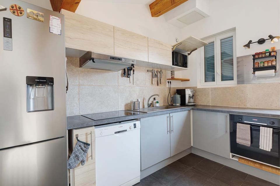 Kitchen or kitchenette, Living room